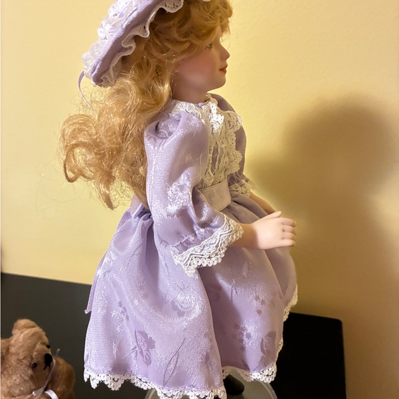 Storybook Collection Goldilocks Porcelain Doll Bear Classic Collectible - Picture 6 of 10